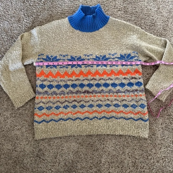 Easel Los Angeles Cowl Neck Snowflake printed Sweater
Size Large - Picture 10 of 12